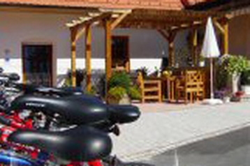 Austria Privát Minihof-Liebau, Esterno